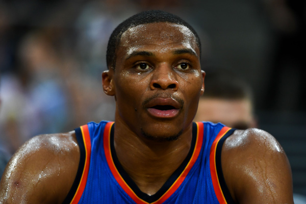 梅开二度，萨内本赛季联赛已打入9球，创个人单赛季德甲新高.