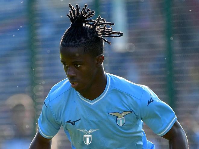 欧冠赛场精彩瞬间：巴萨主场2-0取胜,